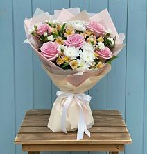 Букет цветов из:  Гвоздики, Орхидеи и Розы в Яр Удмуртия