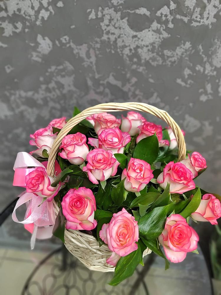 Цветочная композиция из Розы в корзине в Яр Удмуртия