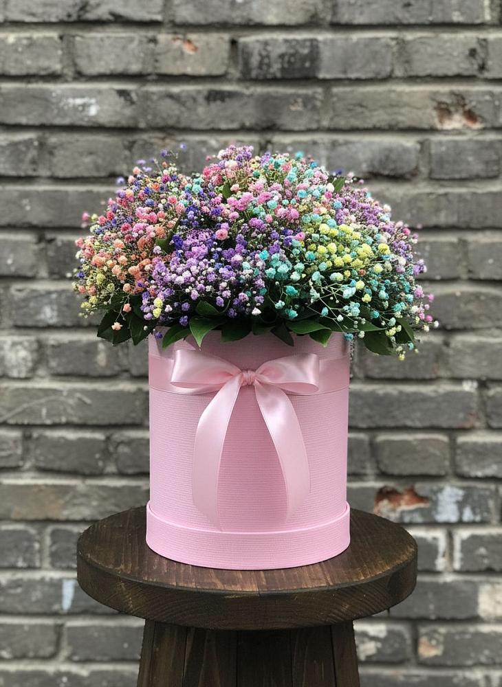 Цветочная композиция из Гипсофила и Розы в шляпной коробке в Яр Удмуртия