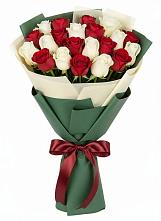 Букет Микс из красных и белых роз в Яр Удмуртия