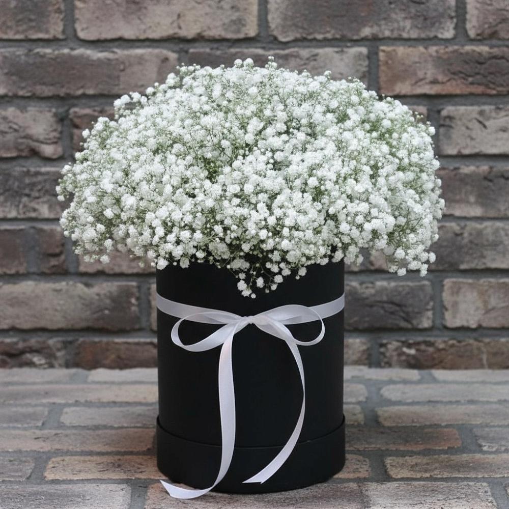 Цветочная композиция из Гипсофила в шляпной коробке в Яр Удмуртия