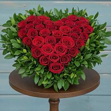 Цветочная композиция из Розы в виде сердца в Яр Удмуртия