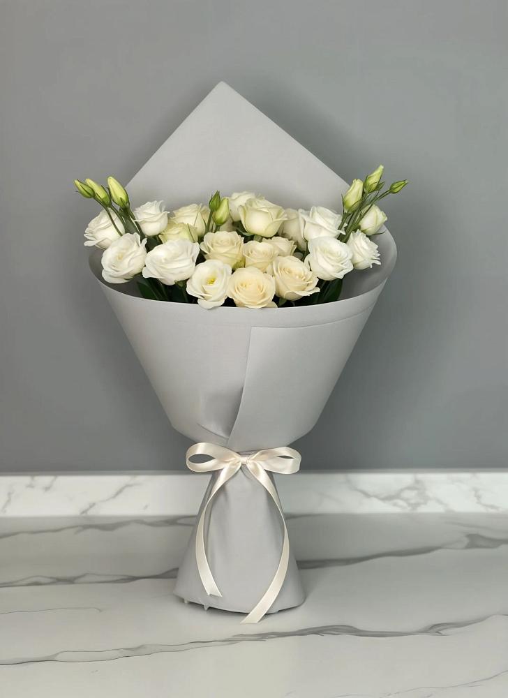 Букет цветов из: Розы и Лизиантусы в Яр Удмуртия