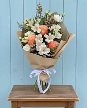 Букет цветов из:  Альстромерии, Лизиантусы, Розы и Хризантемы в Яр Удмуртия