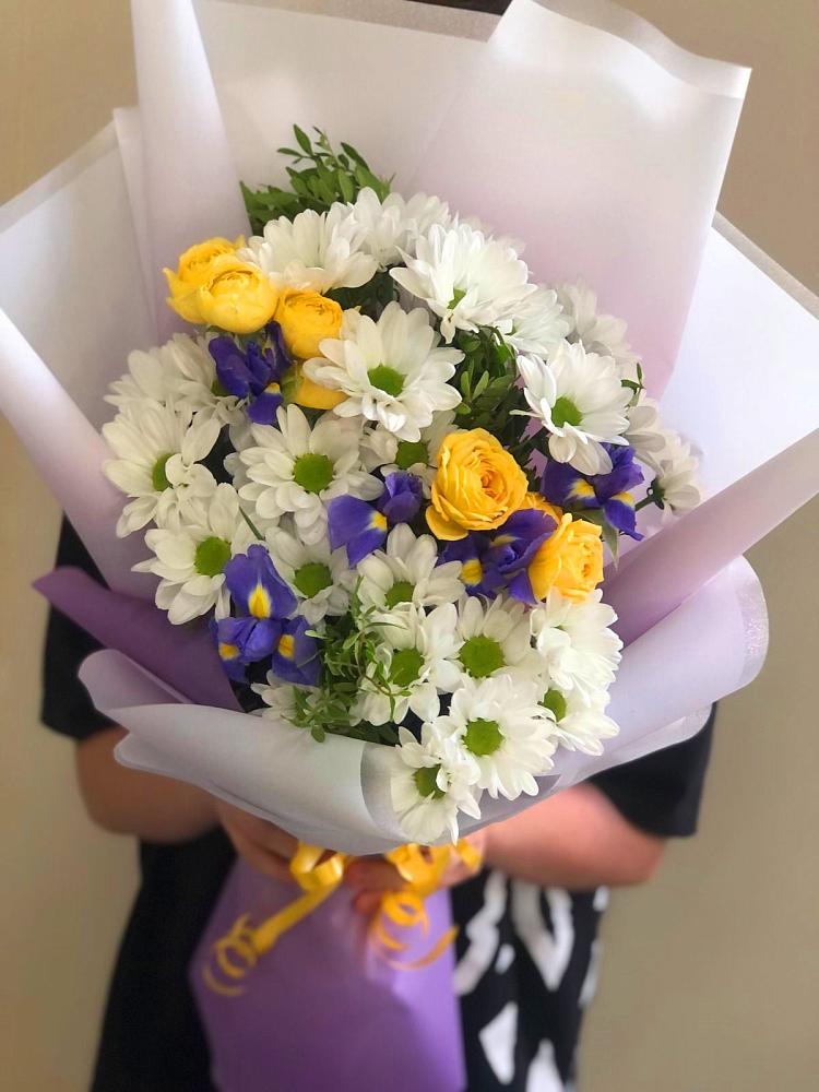 Букет цветов из: Ирисы, Хризантемы и Розы в Яр Удмуртия