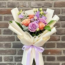Букет цветов из:  Лизиантусы и Розы в Яр Удмуртия