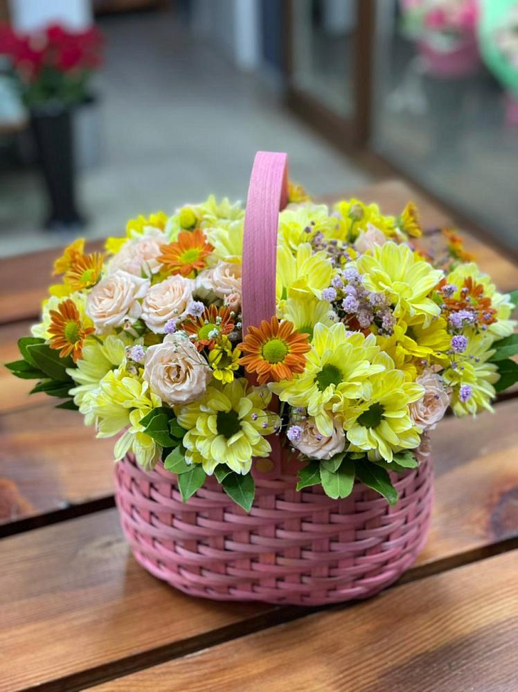 Цветочная композиция из Хризантемы и Розы в корзине в Яр Удмуртия