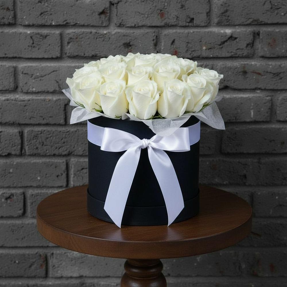 Цветочная композиция из Розы в шляпной коробке в Яр Удмуртия