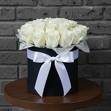 Цветочная композиция из Розы в шляпной коробке в Яр Удмуртия