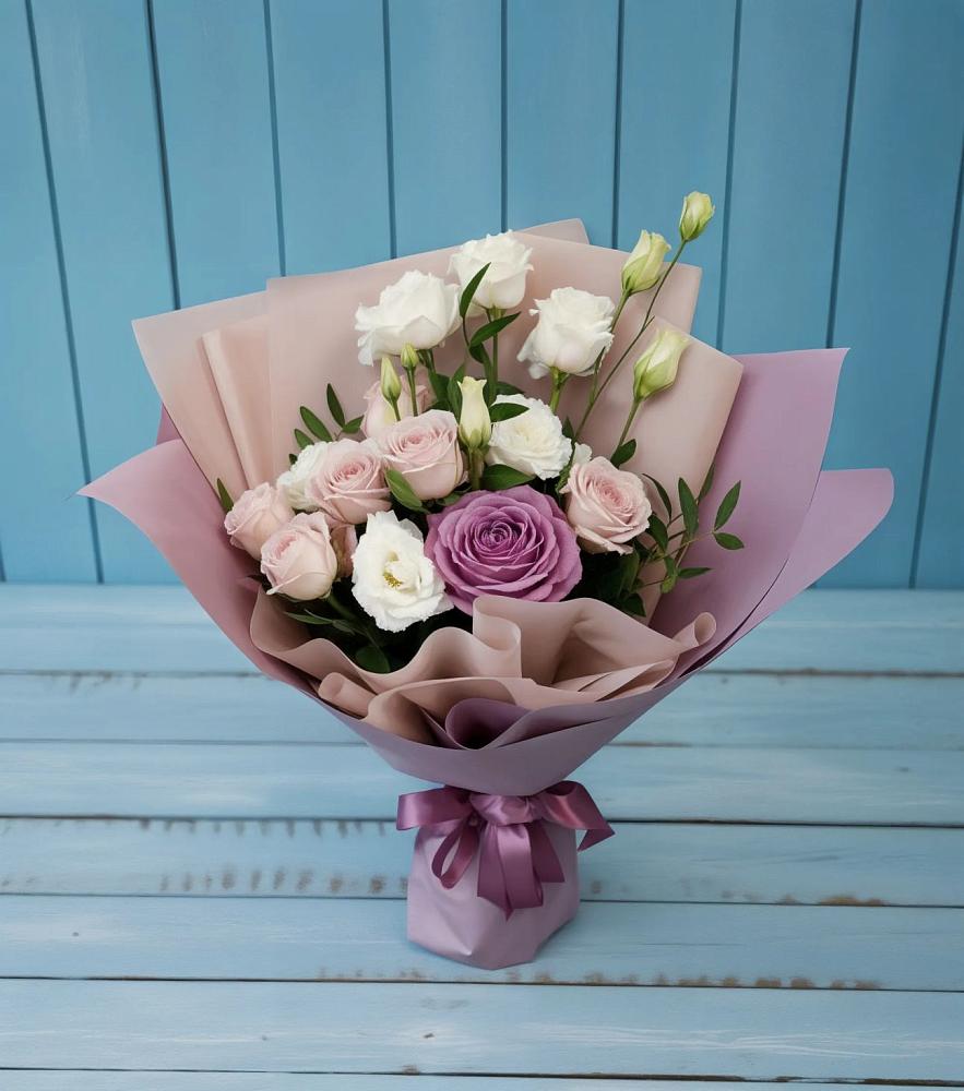 Букет цветов из: Розы и Лизиантусы в Яр Удмуртия